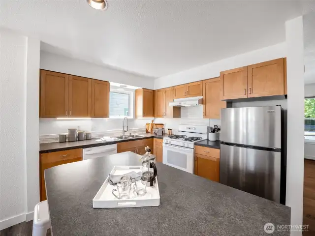 Awesome Counter Space and Cupboard Storage
