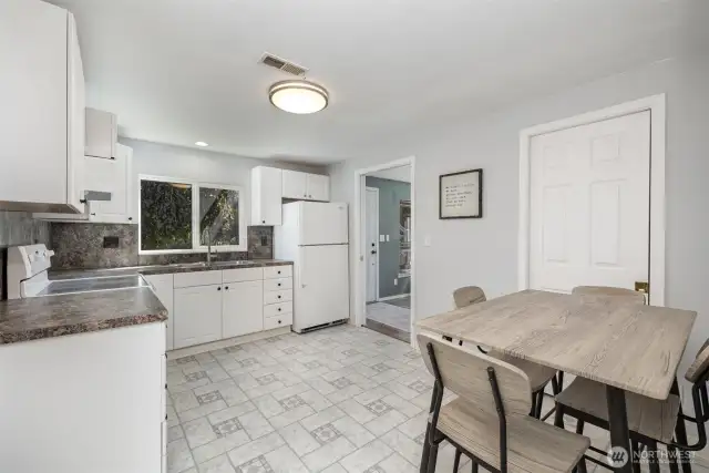 Basement eat-in Kitchen