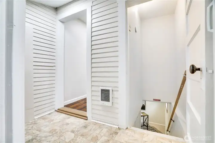 Let's head downstairs to the extra bonus room!