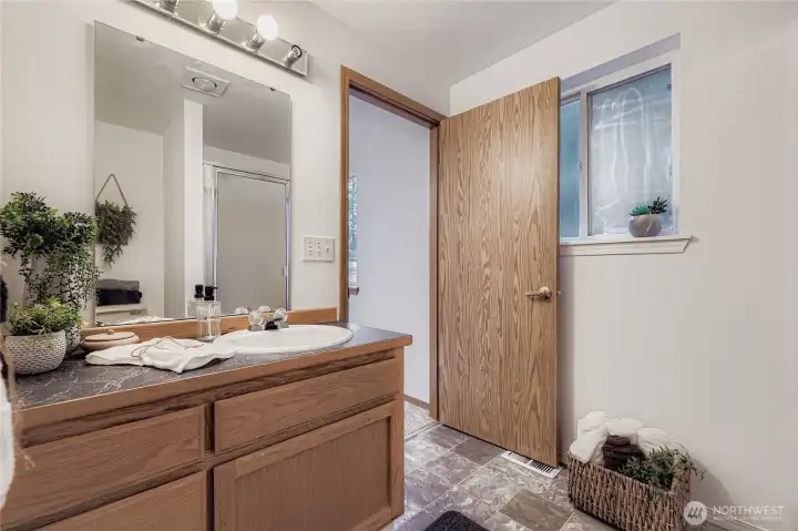 Primary bedroom 3/4 bath