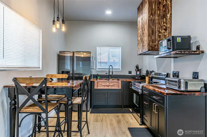 Unit B Kitchen/eating space