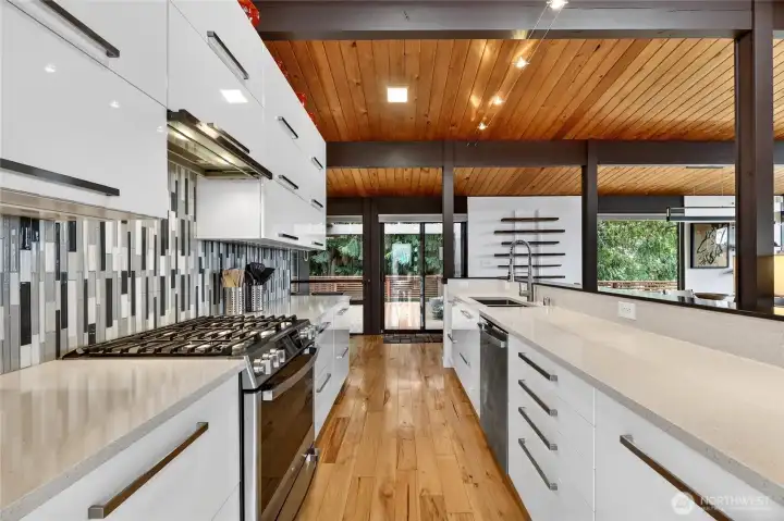 Gas cooking & stainless steel appliances.