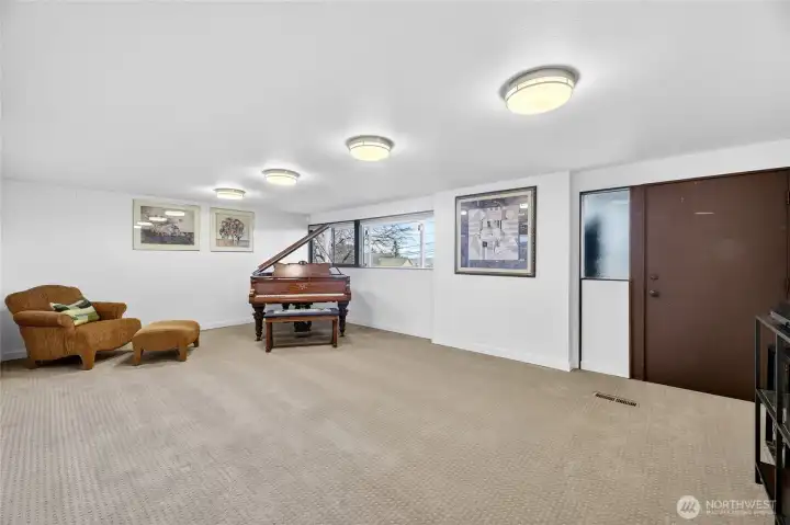 Large house-wide lower room: use as bedroom or as family room/media room/home office/home gym...you decide!