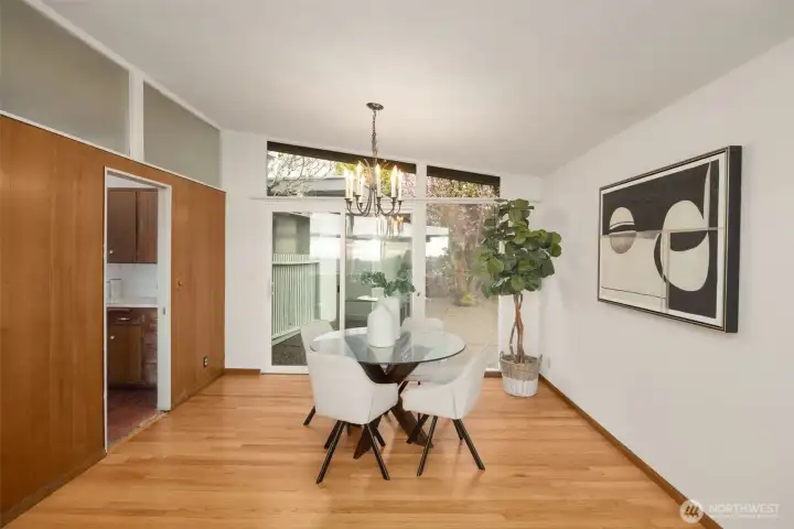 Dining area (staged)