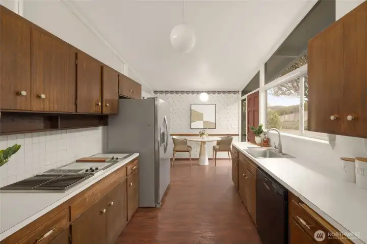 Kitchen (staged/virtually staged)