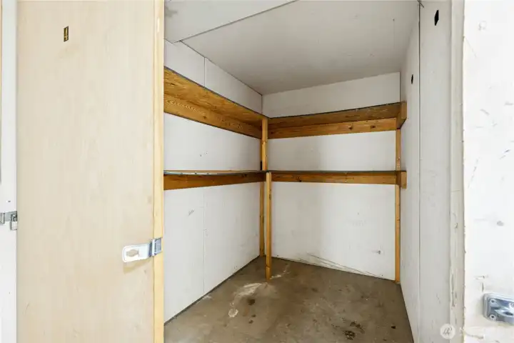 LARGE 2nd storage unit