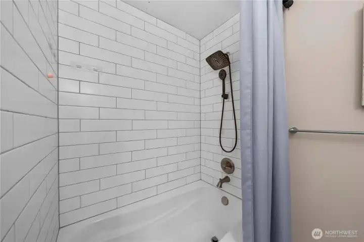 Tiled tub/shower