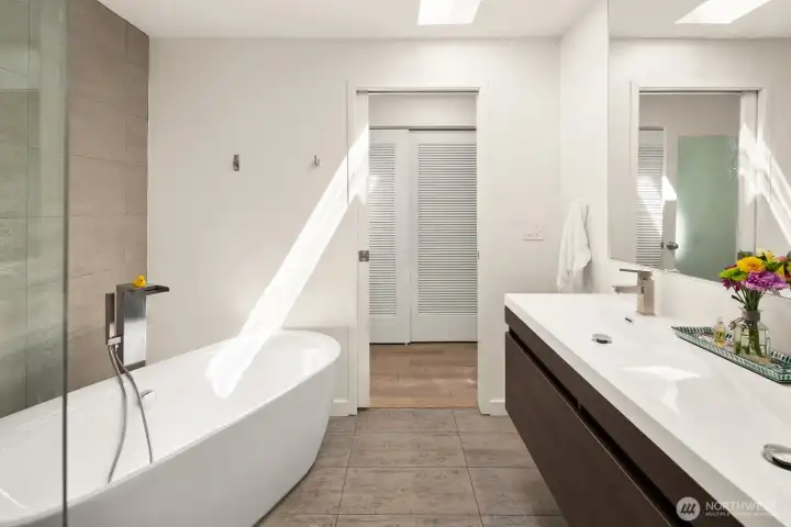 En-Suite Primary Bedroom Bath