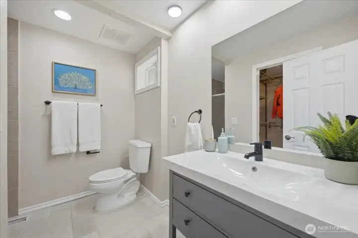 Newly updated primary bath