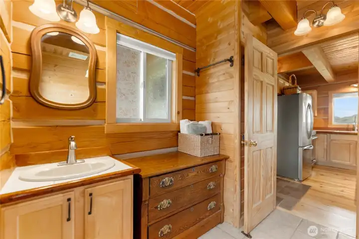 Main-floor bath serving both guests & the primary bedroom.