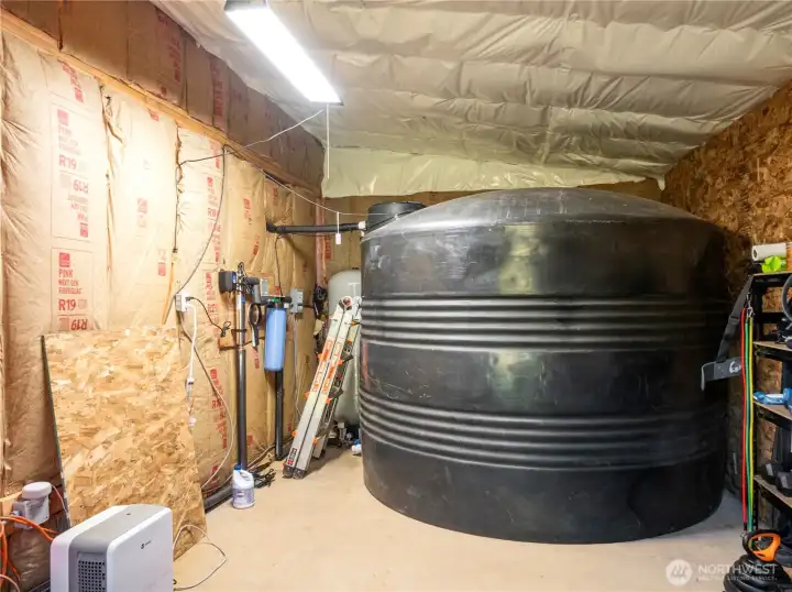 2500 gallon water holding tank and filter system