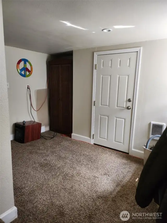 basement entry rm