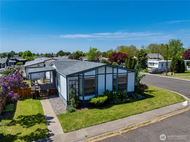 Front entry off of Troutdale