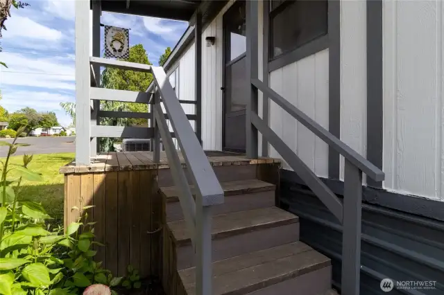 Small side porch perfect for BBQ, close to kitchen.
