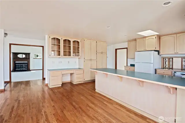 Large built in desk to organize your day!