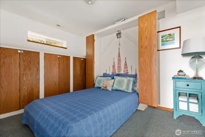 Den with trundle bed. Or make an office or craft room.