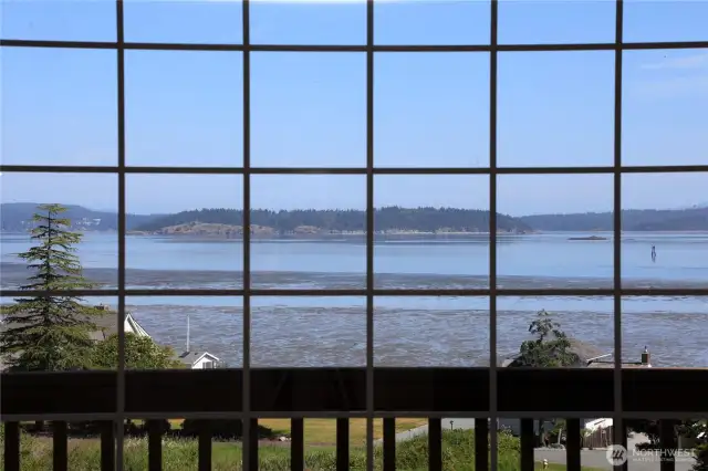 No shortage of windows to take advantage of views!