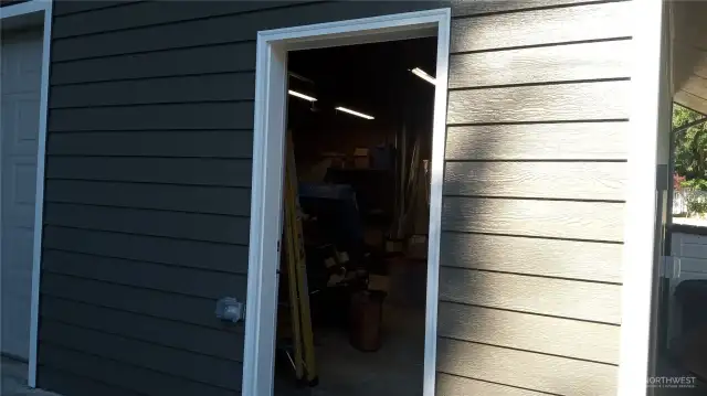 Entrance to the detached garage