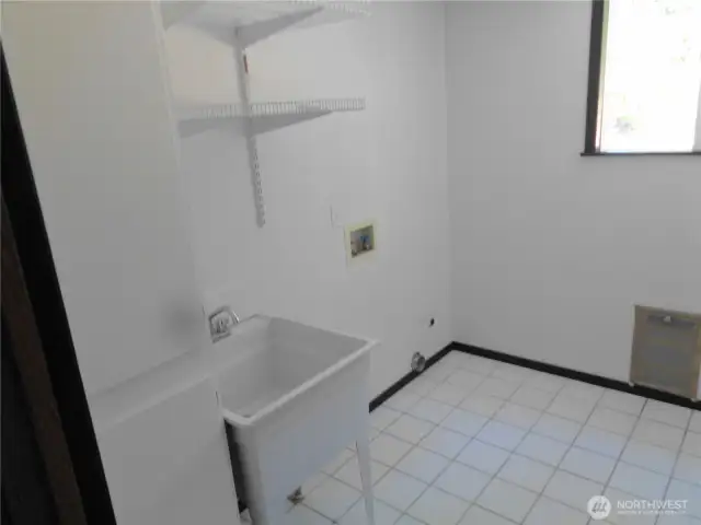 LAUNDRY ROOM LOWER LEVEL