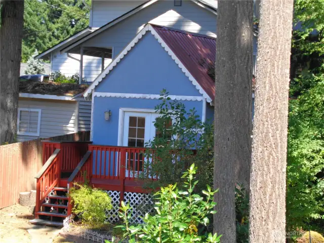 COTTAGE /CRAFT STUDIO