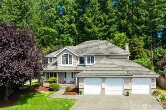 Welcome to this lovely two story home in Klahanie, available for the first time since it was built in 1990!