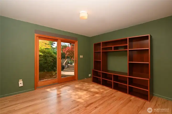 Second bedroom.