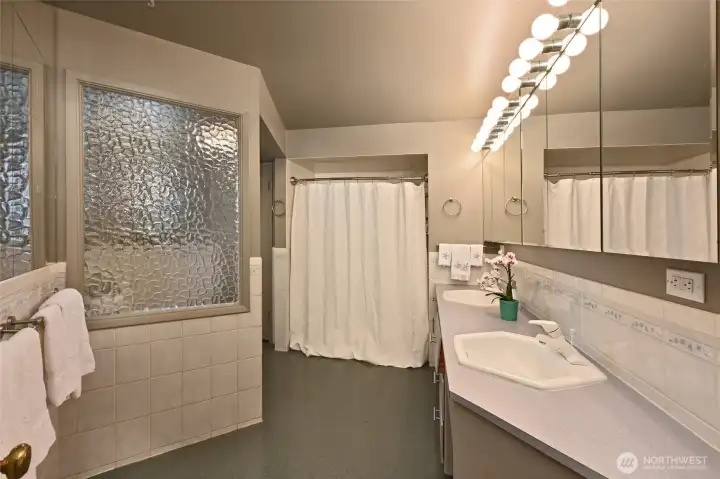 Main floor full bath.