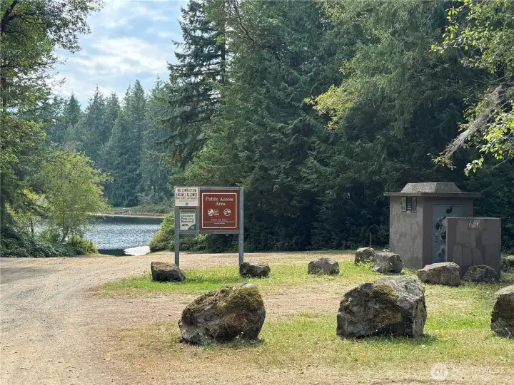 Jackson Lake Park with water access