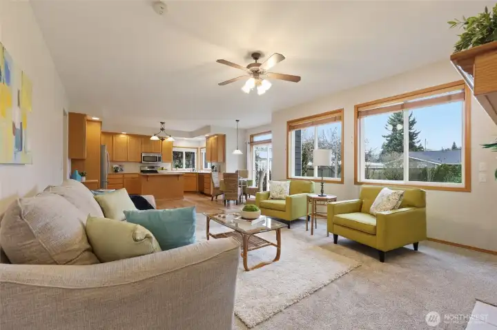 This space creates an effortless flow between kitchen and living room. A great space for entertaining or simply relaxing!