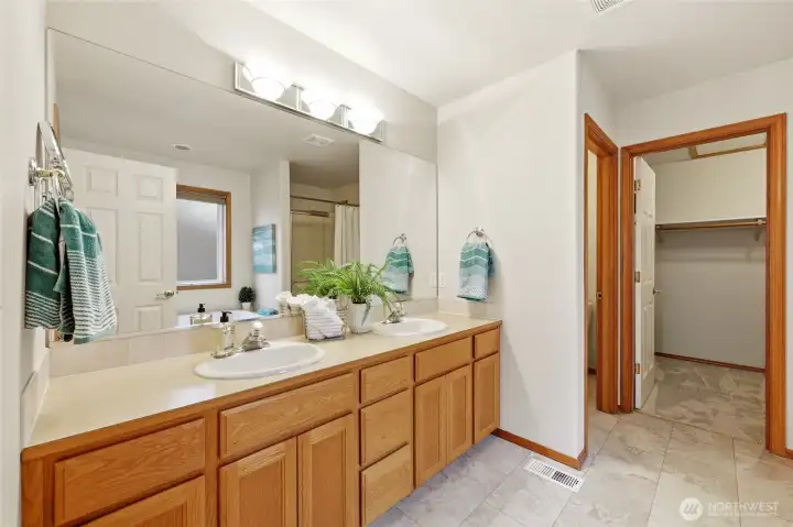 This 5-piece en-suite offers endless rest and relaxation! Double vanity and expansive countertops offer plenty of space. Plus a large soaking tub, shower, separate toilet room and a very large walk-in closet!