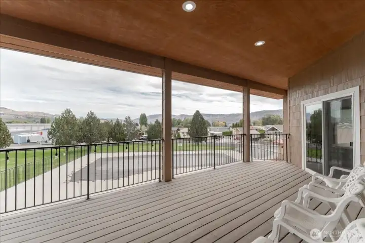 Clubhouse covered deck