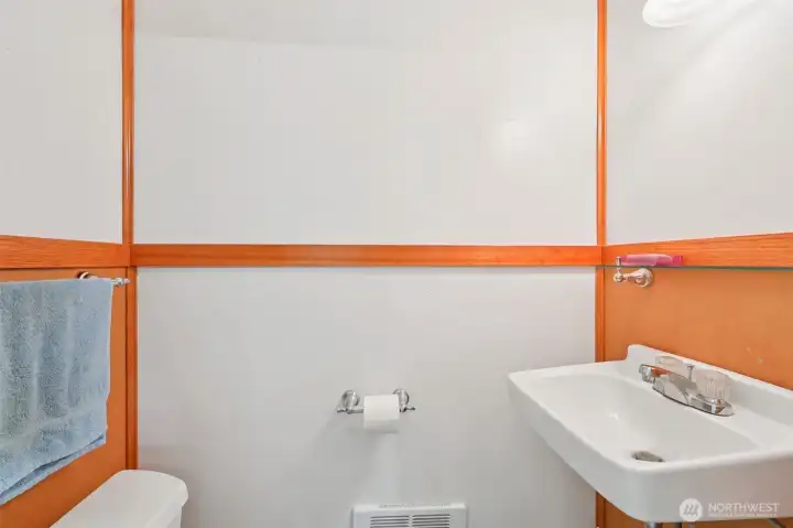 1/2 bath in the garage.