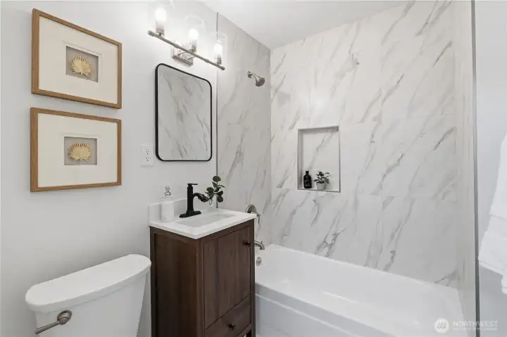 Main Bathroom Main Bathroom