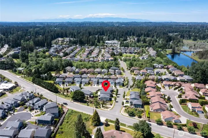 Conveniently located in a neighborhood setting, close to parks, walking trails and Thomas Lake