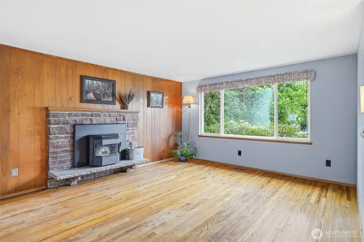 Living Room. Window faces north