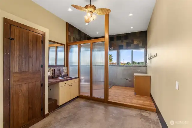 Spa/ Shower area in garage #2 next to the pool.