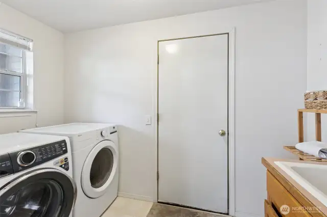 Main floor laundry/mud room off of the garage