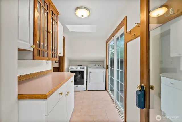 Entryway into the Mud Room with Washer & Dryer