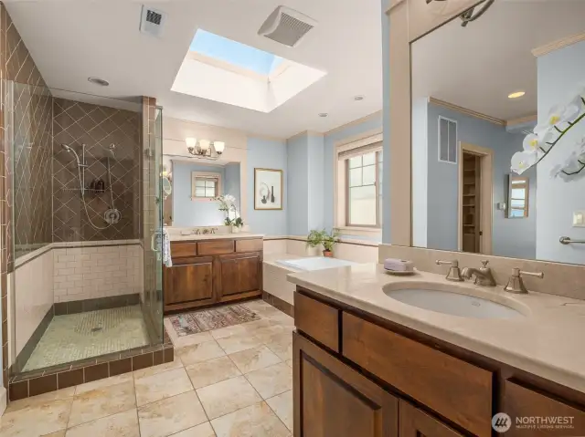 5-piece bath spa with separate vanities