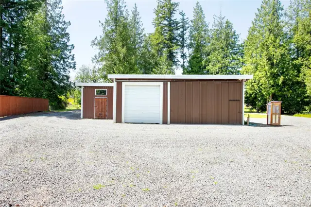 Large Shop with 3 bays