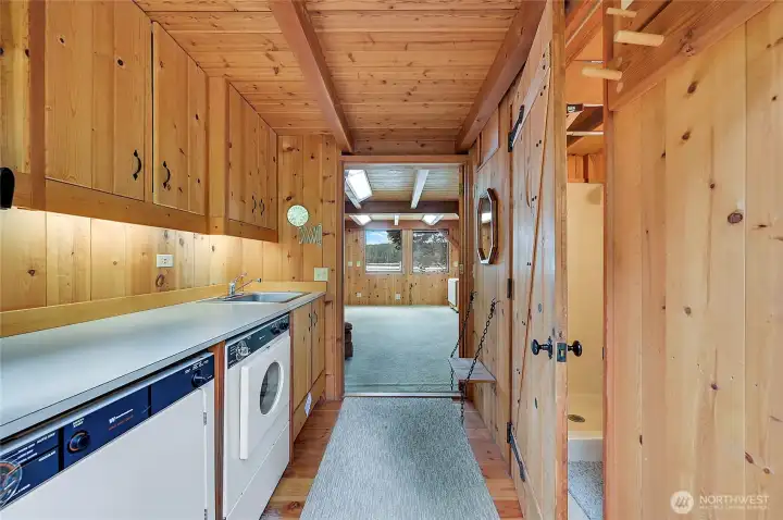 Laundry/mud rm