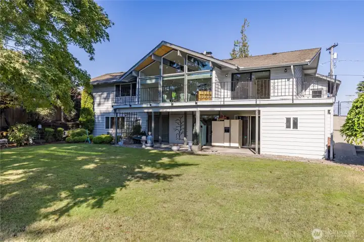 Large attached garden shed on the lower level
