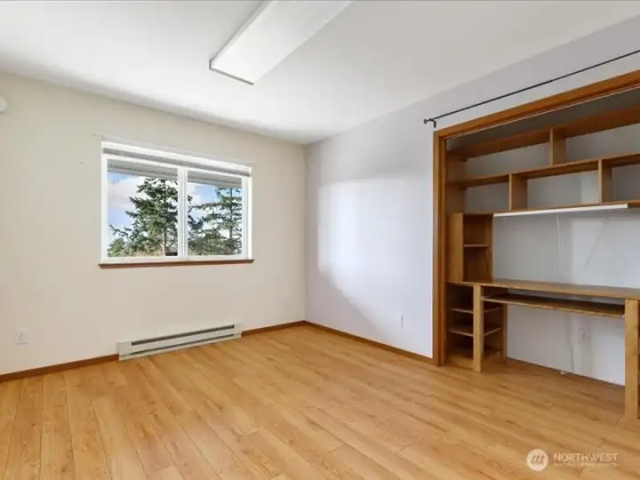 Bedroom  with built-in desk