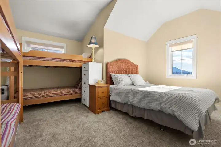 Front bunkroom offers 4 bunkbeds and one queen bed