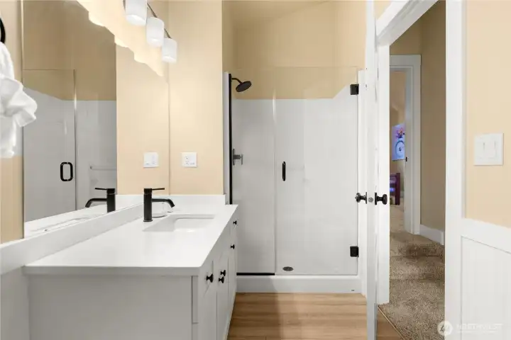 Hall bath for upstairs bedrooms