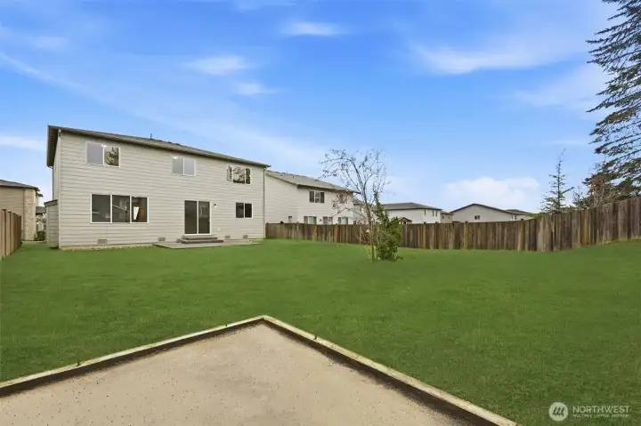 Huge back yard for entertaining