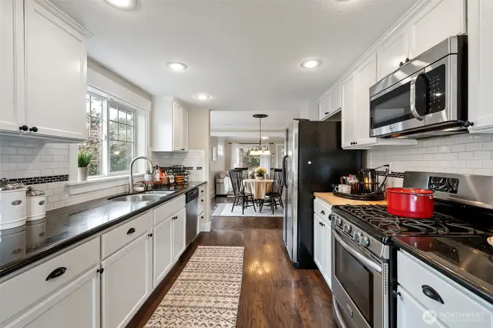 Updated eat-in kitchen with granite counters