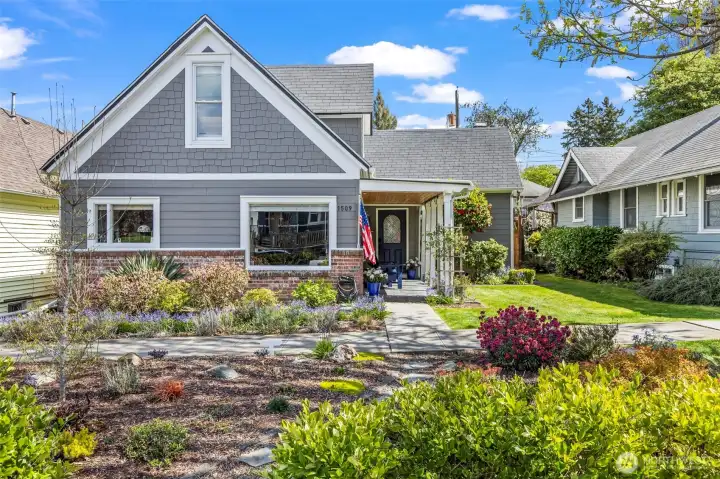 Beautiful garden space in front of the home