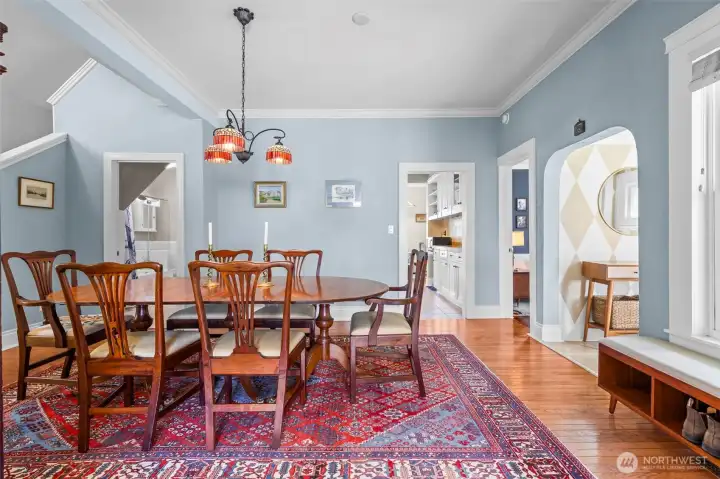 Dining room, with view of the entry