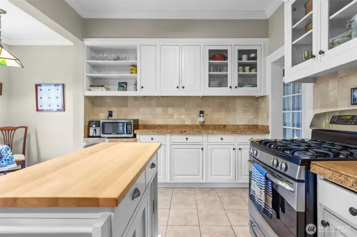 SS appliances, gas stove